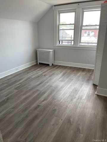 Listing photo 1 of 6