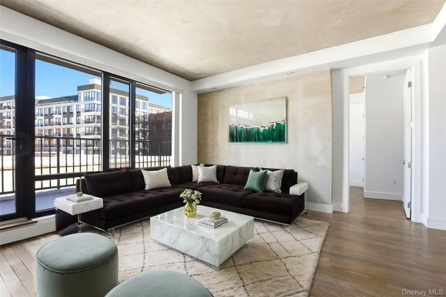 Listing photo 1 of 6