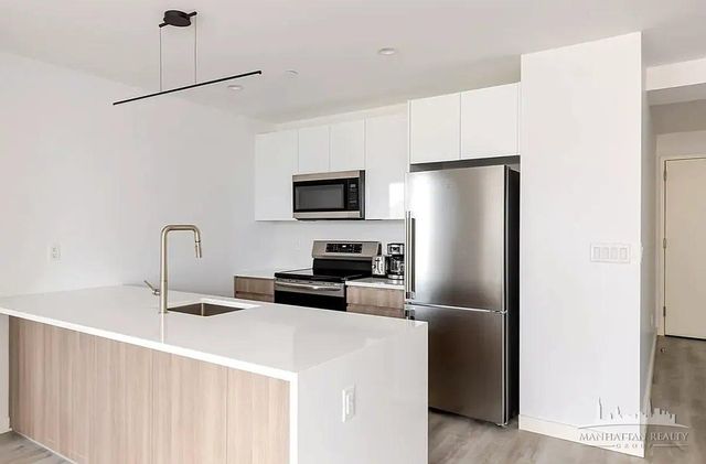 Listing photo 1 of 6