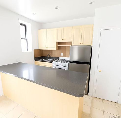 Listing photo 1 of 4