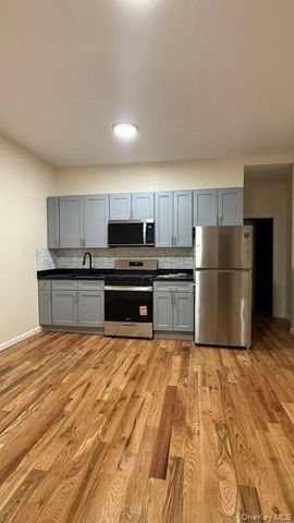 Listing photo 1 of 8