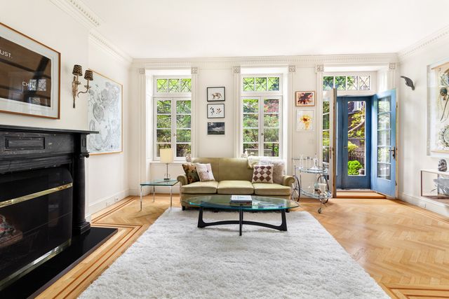 Listing photo 1 of 6