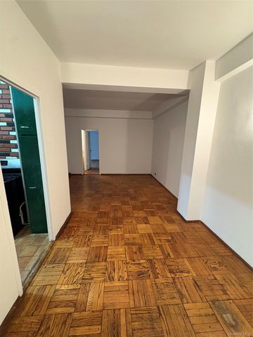 Listing photo 1 of 6