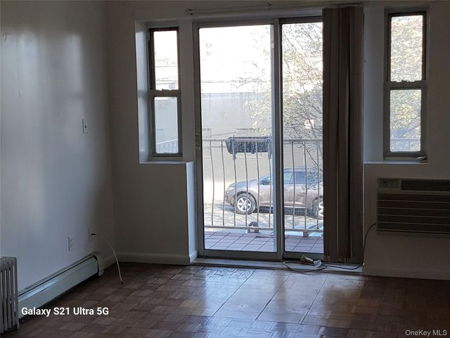 Listing photo 1 of 6
