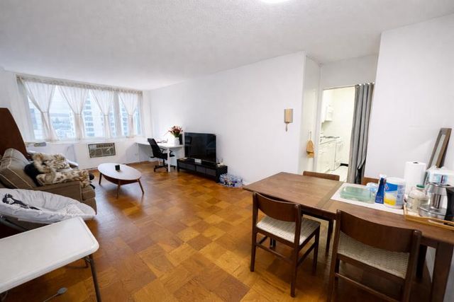 Listing photo 1 of 6