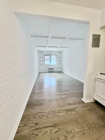 Listing photo 1 of 7