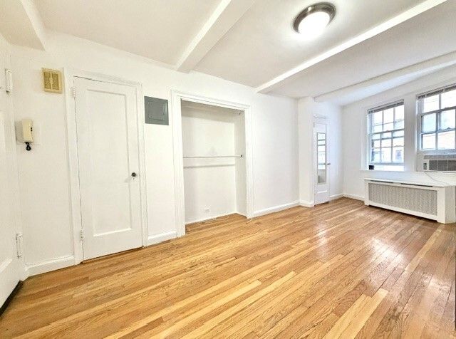 Listing photo 1 of 8
