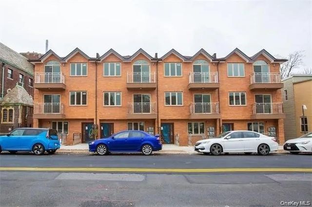 Listing photo 1 of 6