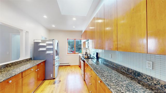 Listing photo 1 of 6