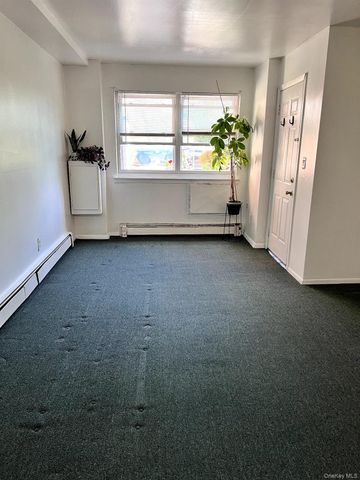 Listing photo 1 of 6