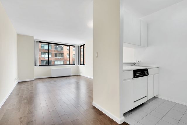 Listing photo 1 of 6