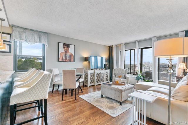 Listing photo 1 of 6