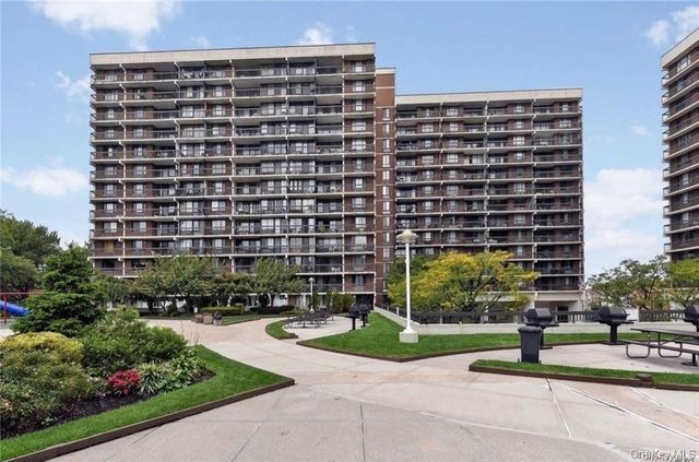 Listing photo 1 of 6