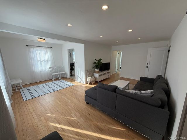 Listing photo 1 of 6