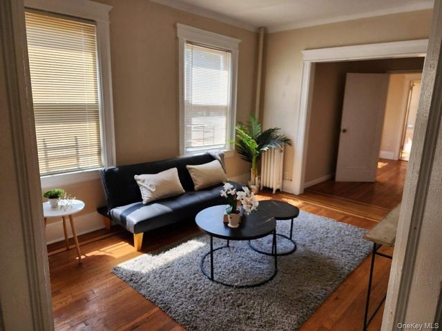 Listing photo 1 of 6