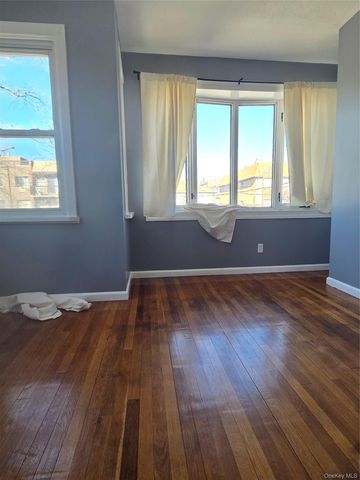 Listing photo 1 of 6