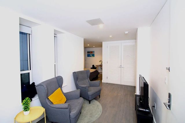 Listing photo 1 of 6