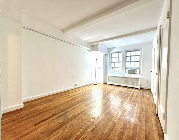 Listing photo 1 of 7