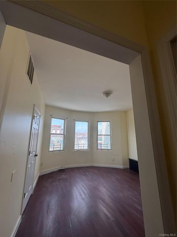 Listing photo 1 of 11