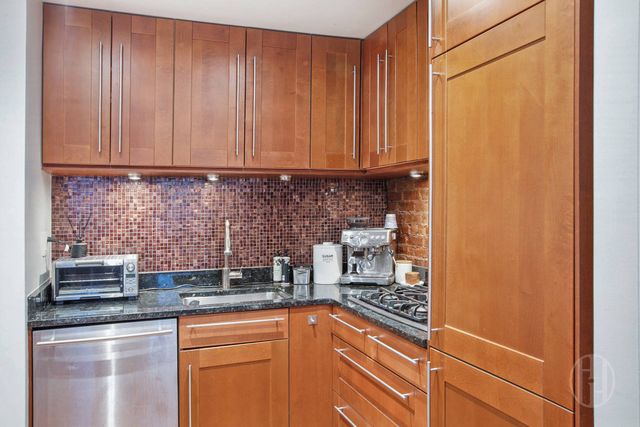 Listing photo 1 of 6