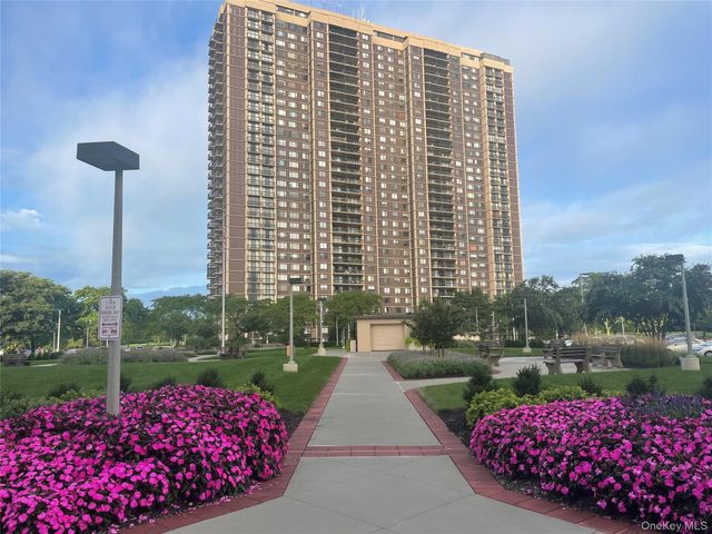 Listing photo 1 of 6