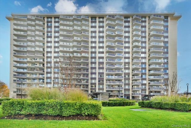 Listing photo 1 of 6