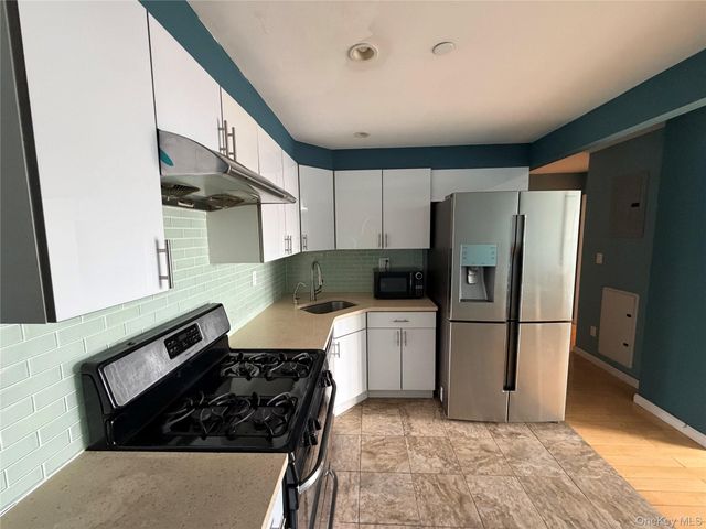 Listing photo 1 of 6