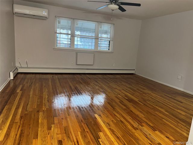 Listing photo 1 of 2