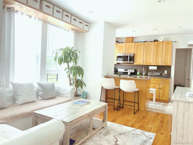 Listing photo 1 of 5