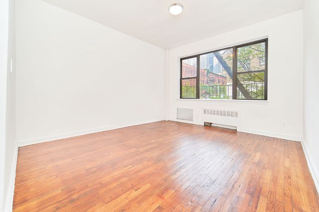 Listing photo 1 of 6