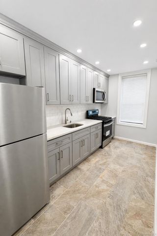 Listing photo 1 of 6