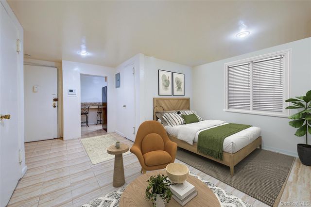 Listing photo 1 of 6