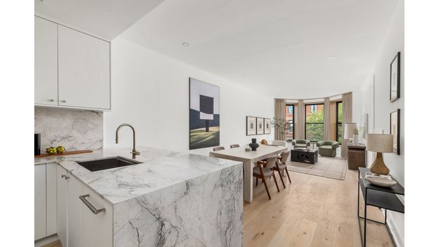 Listing photo 1 of 6