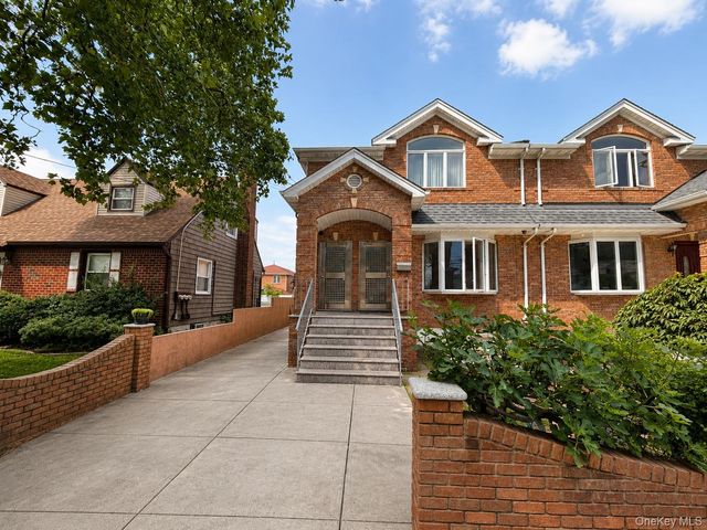 Listing photo 1 of 2