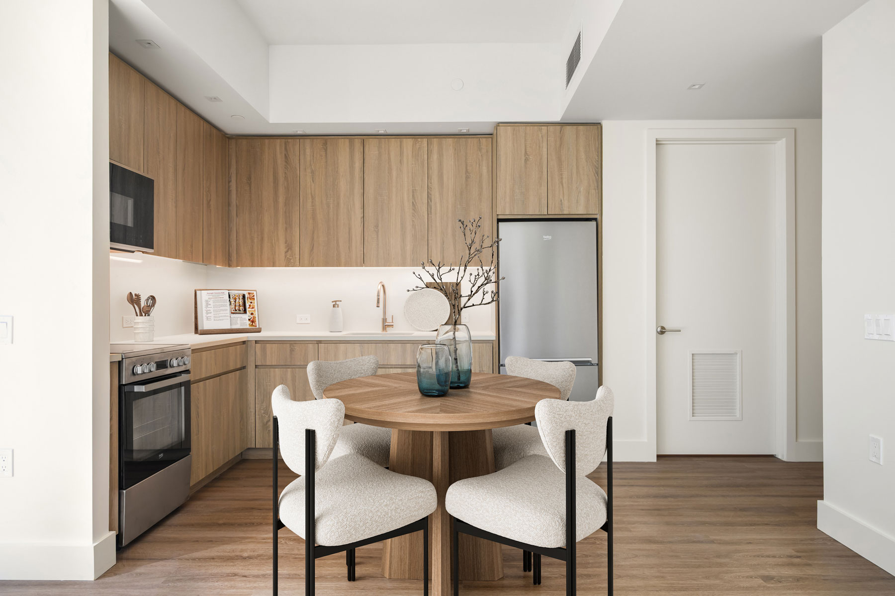 Listing photo 1 of 8