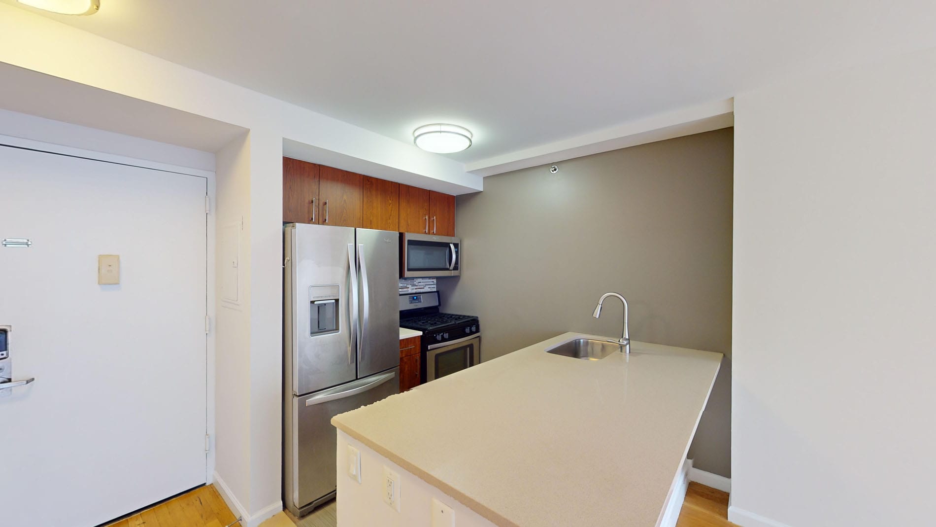 Listing photo 1 of 5