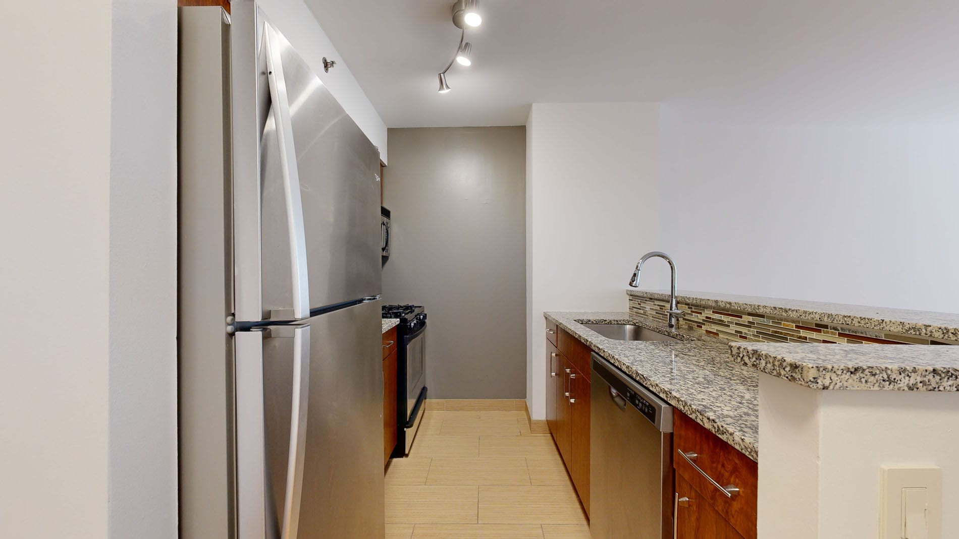 Listing photo 1 of 5