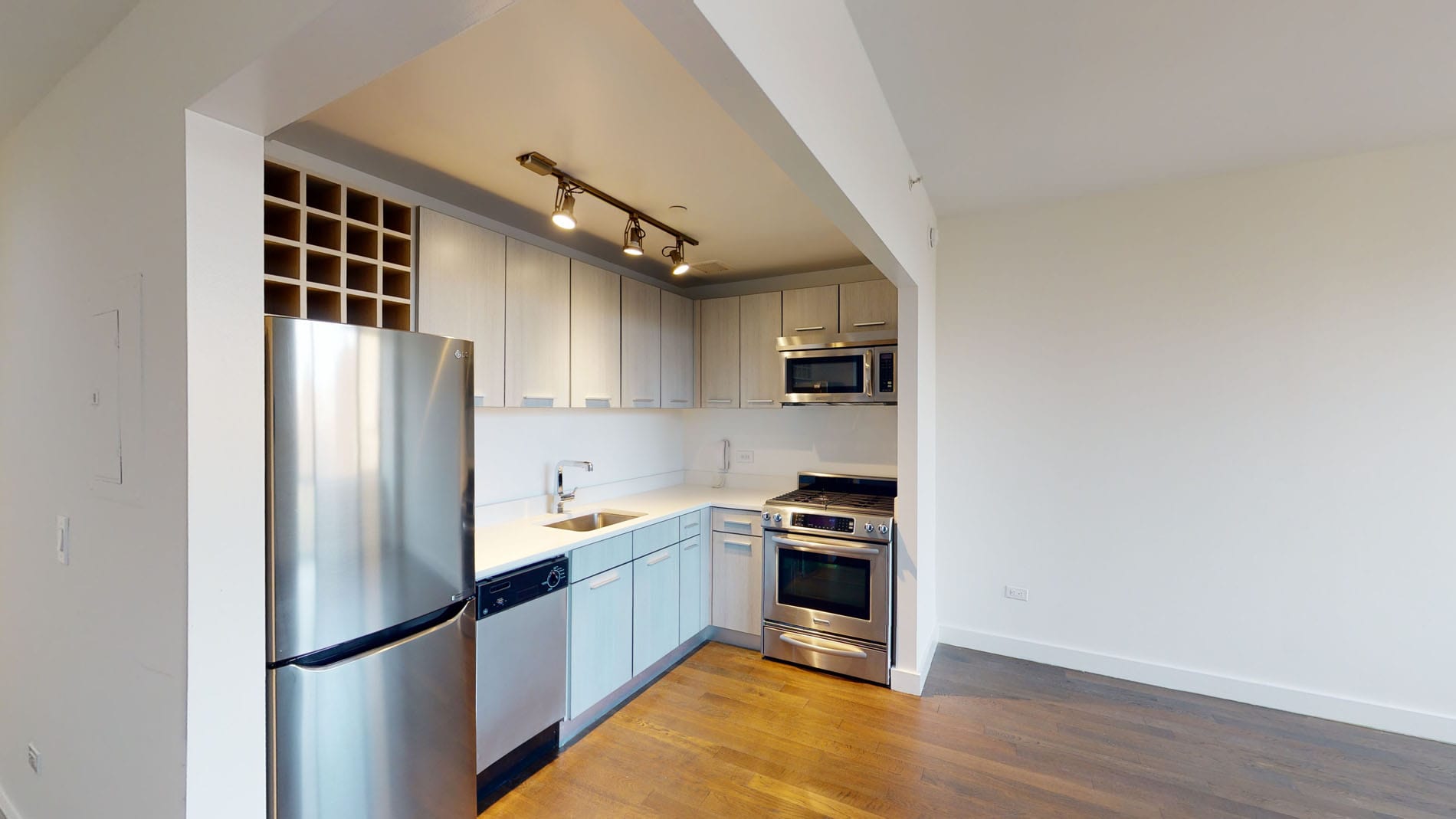 Listing photo 1 of 5