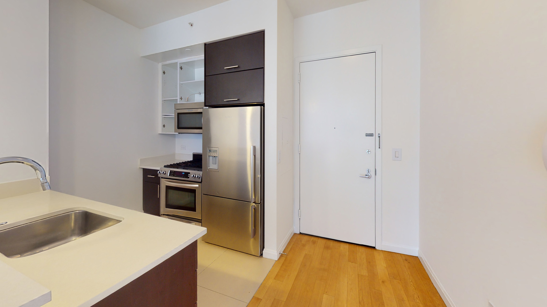 Listing photo 1 of 5