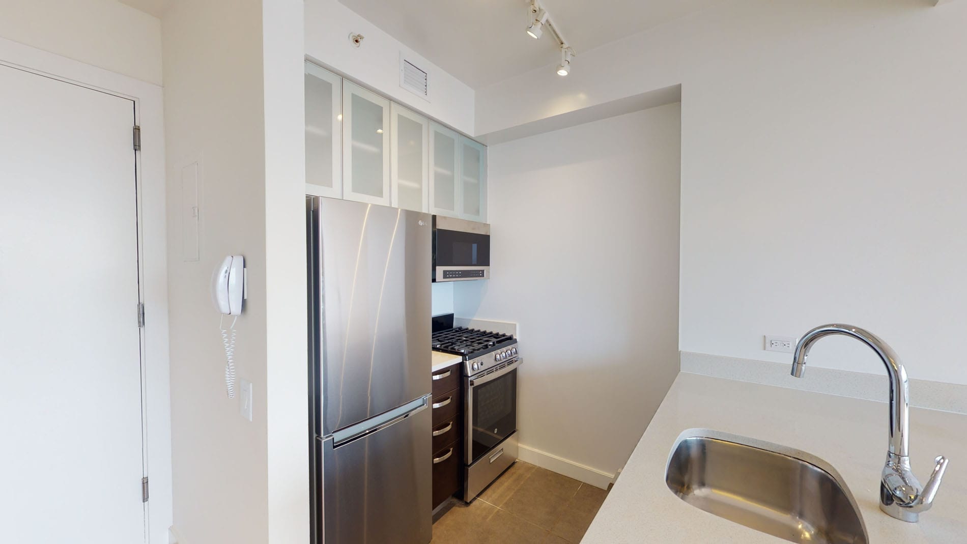 Listing photo 1 of 5